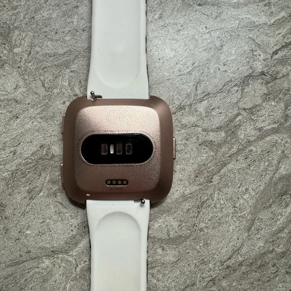 Fitbit Versa - Picture 3 of 3